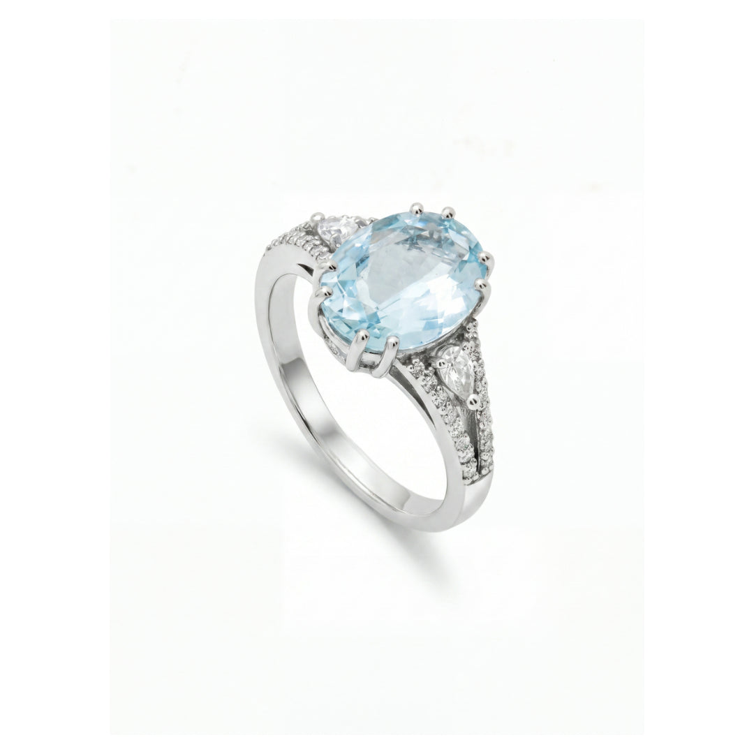 · Anello in Oro Bianco con Acquamarina e Diamanti ·