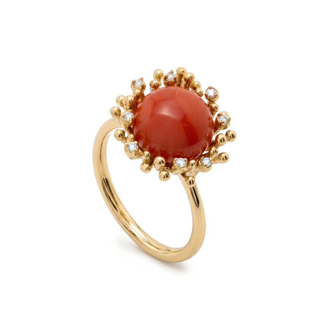 · Anello in Oro Giallo con Corallo Rosso e Diamanti ·