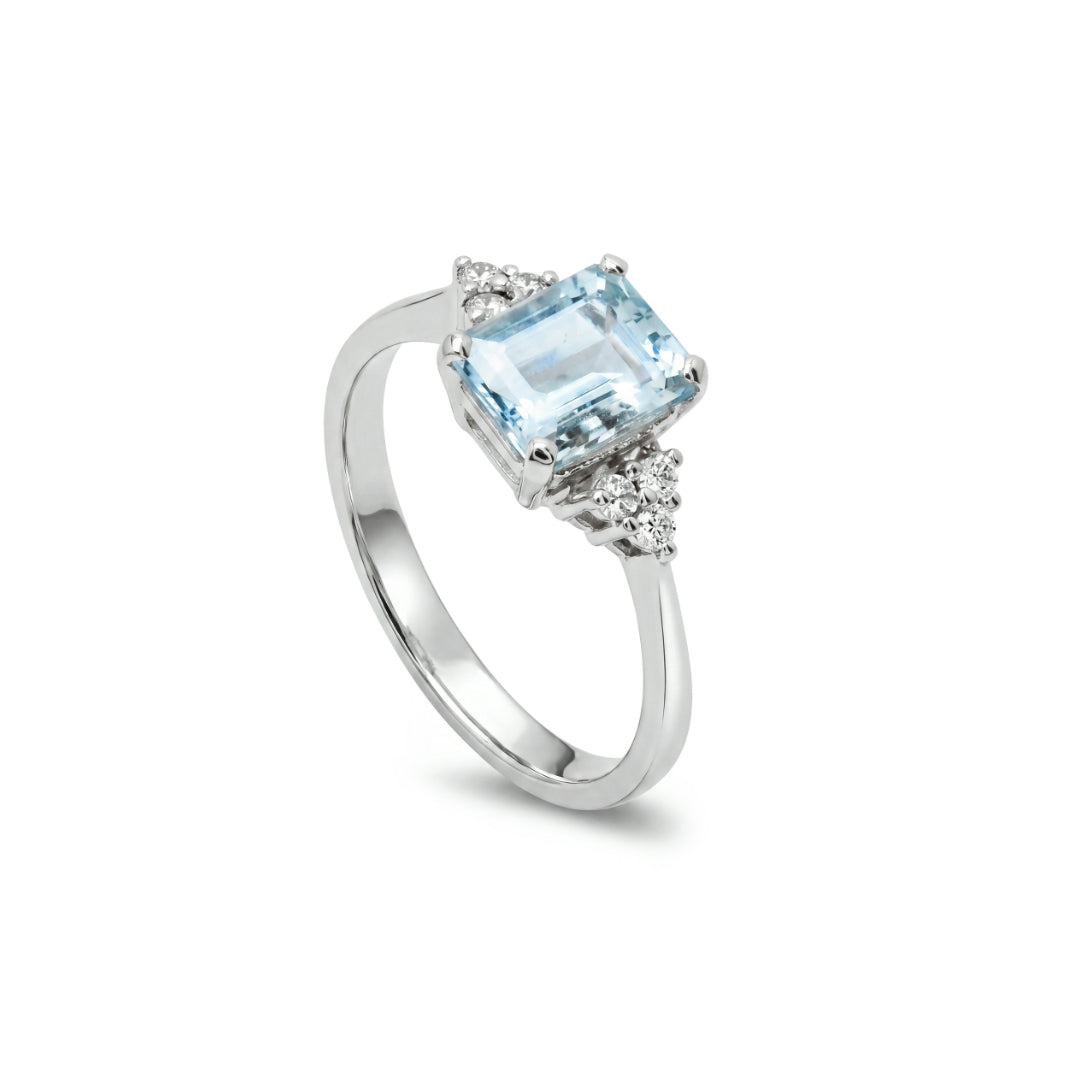 · Anello in Oro Bianco con Acquamarina e Diamanti ·
